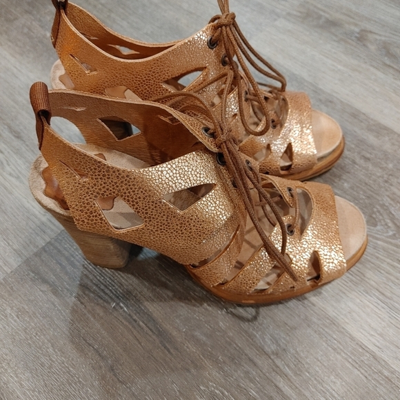 Anthropologie Coqueterra rose gold Gladiator heels size 36 - Picture 7 of 11